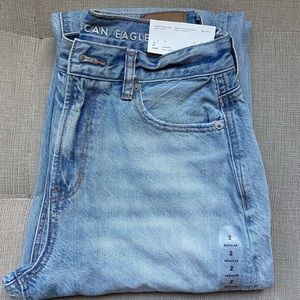 American Eagle Relaxed Mom Jean Light wash